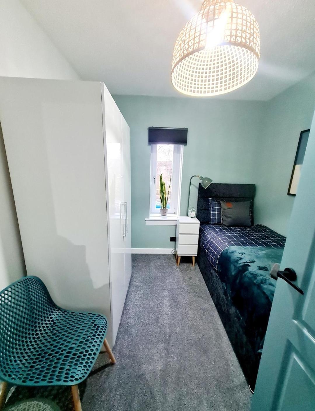 Bright 3Br Walking Distance To Town - Free Parking Apartment Glasgow Exterior photo